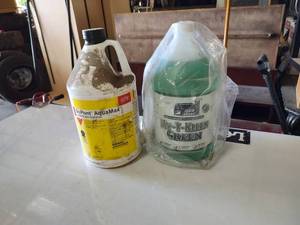 lot 78 image: My-T-Kleen green and aqua max cleaner and descaler