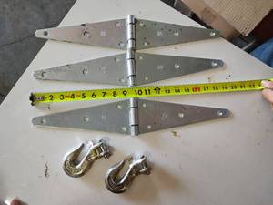 lot 82 image: Hinges and 38 chain hooks
