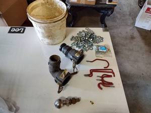 lot 83 image: Banjo fittings 1 78 ball assorted nuts and bolts and hooks