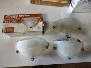 lot 107 image: 4 Wall sconce lights