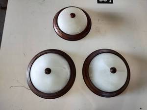 lot 109 image: Ceiling lights