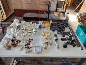 lot 113 image: Assorted plumbing fittings