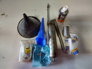 lot 154 image: Grease gun lag screws dry wall anchor oil filter fuel filter battery cleaner
