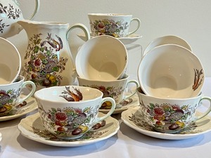 lot 32 image: Royal Doulton Hampshire Tea Set
