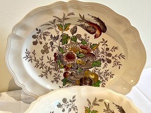 lot 33 image: Royal Doulton Hampshire Serving Pieces