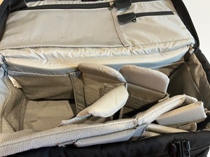 lot 103 image: Very Nice Lowepro Camera Bag