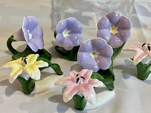 lot 101 image: Beautiful Decorative Porcelain Napkin Rings