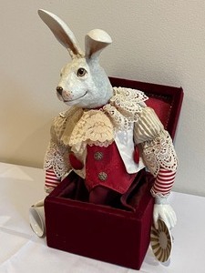 lot 115 image: Katherines Collection Rabbit Figurine