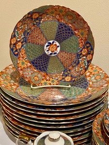 lot 138 image: Beautiful Dish Set by Gumps