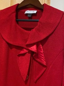lot 130 image: Beautiful St. Johns Red Knit Sweater