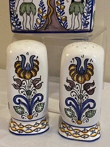 lot 124 image: Decorative Oil Bottle and Salt and Pepper Set from Hungary