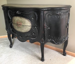 lot 18 image: Stunning Console Cabinet