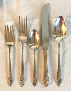 lot 47 image: Vintage Community Silver Plated Flatware Set with Wooden Case