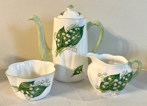lot 53 image: Shelly Fine Bone China of England Tea Service