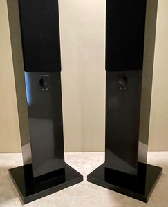 lot 72 image: NHT Speaker System