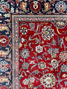 lot 69 image: Ed Mallszewski Carpeting 100% Wool Rug from Pakistan