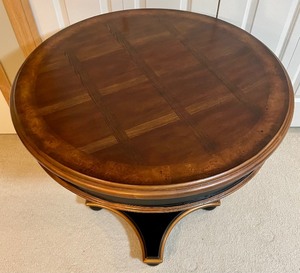 lot 87 image: Classy Round Accent Table