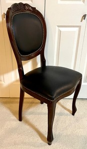 lot 90 image: Pair of Gorgeous Accent Chairs from Italy