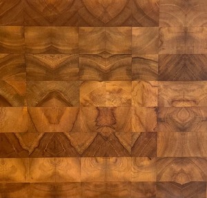 lot 251 image: Circular Wood Cutting Board