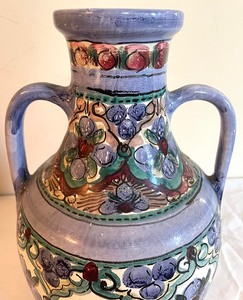 lot 259 image: Lovely Decorative Double Handled Italian Pottery Vase