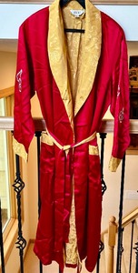 lot 149 image: Beautiful Chinese Silk Robe