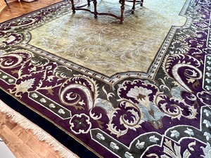 lot 26 image: Gorgeous Large Wool Area Rug