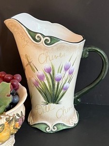 lot 158 image: Decorative Glassware Items