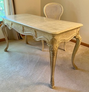 lot 186 image: Lovely Desk and Chair Set