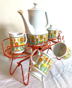 lot 16 image: Wonderful Retro Tea Set