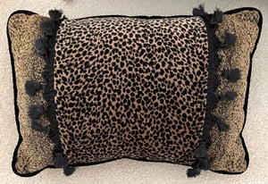 lot 278 image: Four Accent Throw Pillows