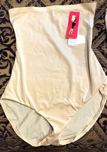 lot 289 image: Three Pairs of NEW Spanx