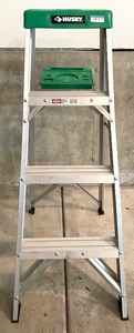 lot 291 image: Husky Brand Four Foot Step Ladder