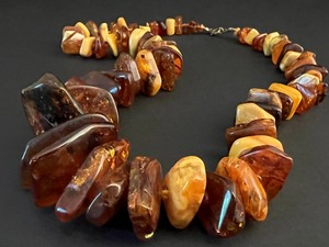 lot 197 image: Beautiful Amber Beaded Necklace