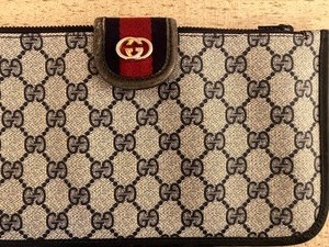 lot 204 image: Gucci Clutch