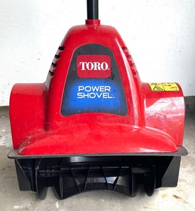 lot 295 image: Toro Electric Snow Shovel