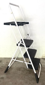 lot 321 image: Cosco Step Ladder