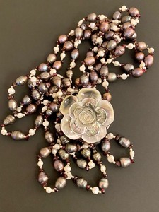 lot 220 image: Beautiful Quadruple Stand Pearl Necklace with Decorative Clasp