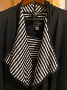 lot 234 image: Beautiful St. John Boutique Ensemble