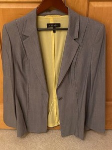 lot 240 image: Escada Blazer