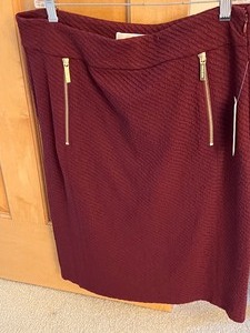 lot 307 image: New Michael Kohrs Burgundy Skirt Size Large