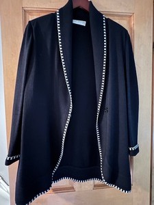lot 305 image: Beautiful St. John Knit Cardigan