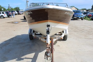 1982 Crestliner Boat