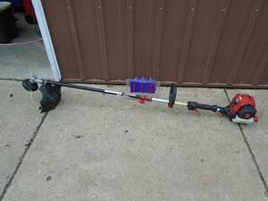 Craftsman 4 cycle weed trimmer. Looks nearly new. Tested & works. As shown.