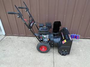 Legend force 22 snow blower. Looks to be unused. As shown.