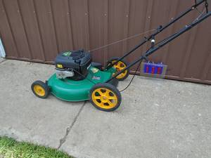 Weed Eater push mower. 4.75 Briggs motor. Good used mower. Tested & works. As shown.