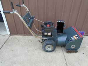 White 20 snow blower. A little rusty but good used unit. Tested & works. As shown.