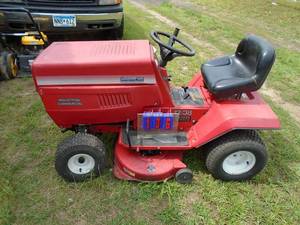 Montgomery wards 1238 7 speed riding mower. Briggs motor. Steel hood. Tested & works. As shown.