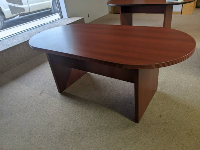 lot 01 image: Large oval conference or banquet table