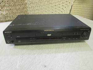 lot 4 image: (D-2) Sony DVP-S300 CDDVD Player P...