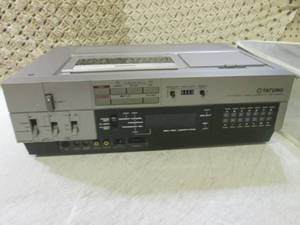 lot 7 image: (D-2) Tatung VRH-8200U Video Casset...
